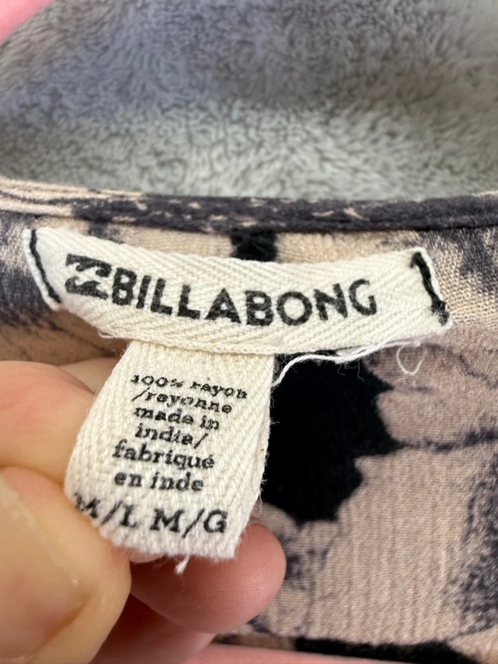 Billabong Cardigan Size Medium Long Sleeve Lightweight Top - Picture 3 of 4